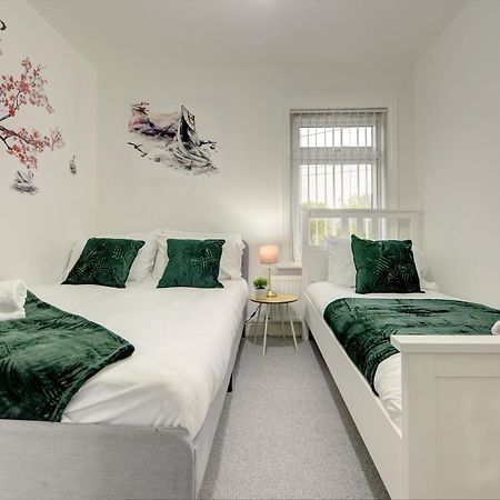 Stunning And Lovely 3 Bed House - Catch 22 Coventry Exteriér fotografie